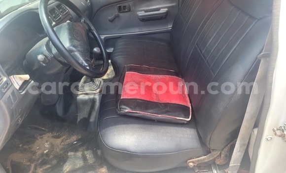 Sayi Na hannu Toyota Hilux White Mota in Douala a Ƙasar Kamaru Sayi Na hannu Toyota Hilux White Mota in Douala a Ƙasar Kamaru
