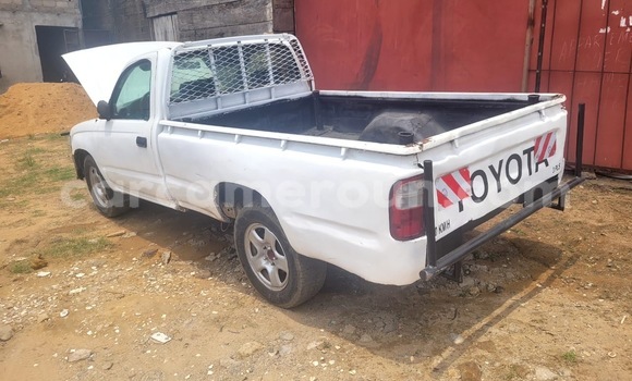 Sayi Na hannu Toyota Hilux White Mota in Douala a Ƙasar Kamaru Sayi Na hannu Toyota Hilux White Mota in Douala a Ƙasar Kamaru