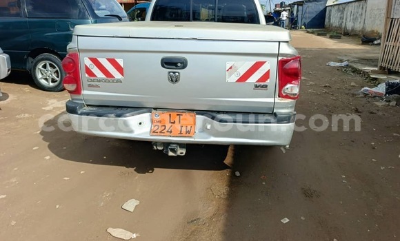 Sayi Na hannu Dodge Dakota Azurfa Mota in Douala a Ƙasar Kamaru Sayi Na hannu Dodge Dakota Azurfa Mota in Douala a Ƙasar Kamaru