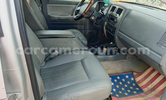 Sayi Na hannu Dodge Dakota Azurfa Mota in Douala a Ƙasar Kamaru Sayi Na hannu Dodge Dakota Azurfa Mota in Douala a Ƙasar Kamaru