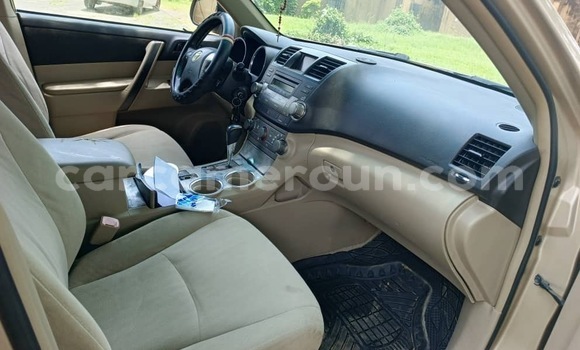 Acheter Occasion Voiture Toyota Highlander Beige à Douala, Littoral Cameroon Acheter Occasion Voiture Toyota Highlander Beige à Douala, Littoral Cameroon