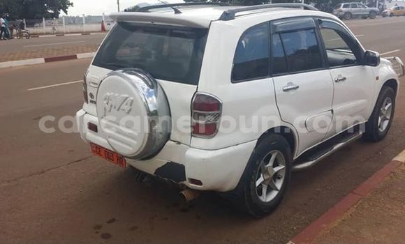 Sayi Na hannu Toyota RAV4 White Mota in Yaounde a Babban Kamaru Sayi Na hannu Toyota RAV4 White Mota in Yaounde a Babban Kamaru