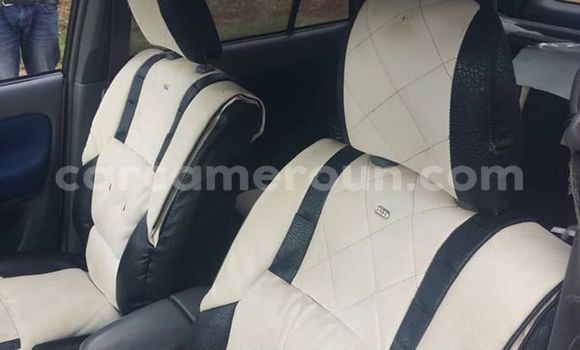 Sayi Na hannu Toyota RAV4 White Mota in Yaounde a Babban Kamaru Sayi Na hannu Toyota RAV4 White Mota in Yaounde a Babban Kamaru