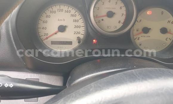 Sayi Na hannu Toyota RAV4 White Mota in Yaounde a Babban Kamaru Sayi Na hannu Toyota RAV4 White Mota in Yaounde a Babban Kamaru