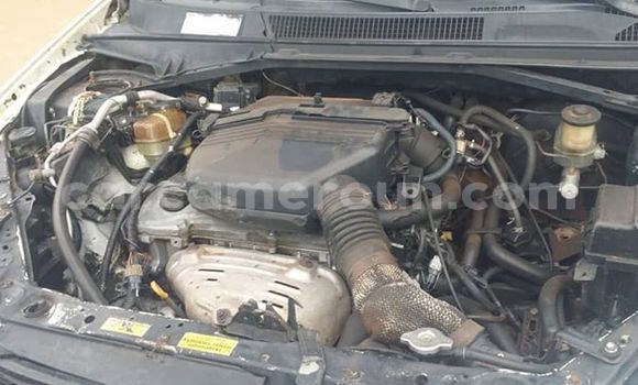 Sayi Na hannu Toyota RAV4 White Mota in Yaounde a Babban Kamaru Sayi Na hannu Toyota RAV4 White Mota in Yaounde a Babban Kamaru