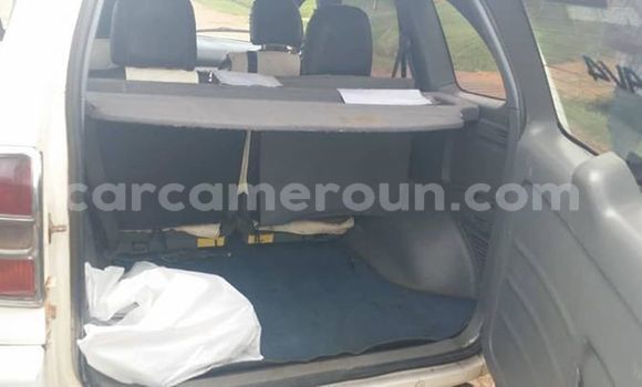 Sayi Na hannu Toyota RAV4 White Mota in Yaounde a Babban Kamaru Sayi Na hannu Toyota RAV4 White Mota in Yaounde a Babban Kamaru
