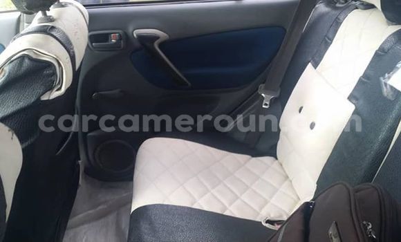 Sayi Na hannu Toyota RAV4 White Mota in Yaounde a Babban Kamaru Sayi Na hannu Toyota RAV4 White Mota in Yaounde a Babban Kamaru