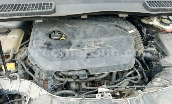 Sayi Na hannu Ford Escape Azurfa Mota in Douala a Ƙasar Kamaru Sayi Na hannu Ford Escape Azurfa Mota in Douala a Ƙasar Kamaru