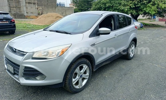 Sayi Na hannu Ford Escape Azurfa Mota in Douala a Ƙasar Kamaru Sayi Na hannu Ford Escape Azurfa Mota in Douala a Ƙasar Kamaru