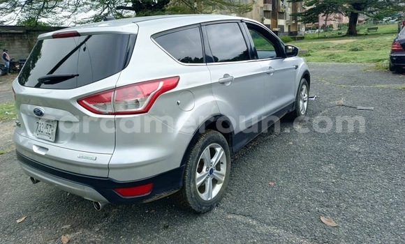 Sayi Na hannu Ford Escape Azurfa Mota in Douala a Ƙasar Kamaru Sayi Na hannu Ford Escape Azurfa Mota in Douala a Ƙasar Kamaru