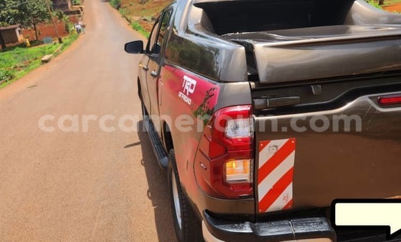 Sayi Na hannu Toyota Hilux Sauran Mota in Douala a Ƙasar Kamaru Sayi Na hannu Toyota Hilux Sauran Mota in Douala a Ƙasar Kamaru