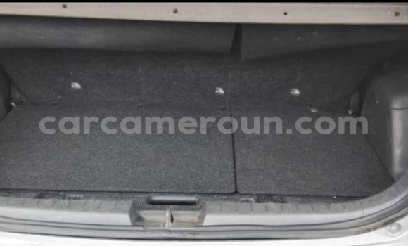 Sayi Na hannu Toyota Yaris Azurfa Mota in Douala a Ƙasar Kamaru Sayi Na hannu Toyota Yaris Azurfa Mota in Douala a Ƙasar Kamaru