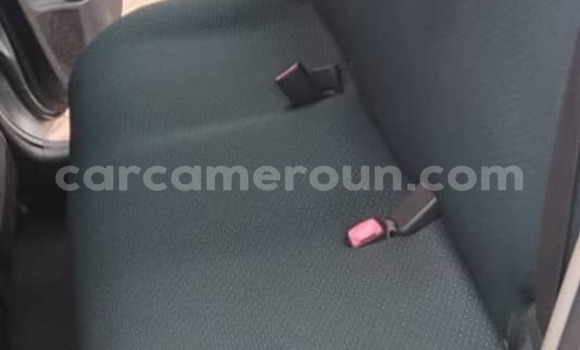 Sayi Na hannu Toyota Yaris Azurfa Mota in Douala a Ƙasar Kamaru Sayi Na hannu Toyota Yaris Azurfa Mota in Douala a Ƙasar Kamaru