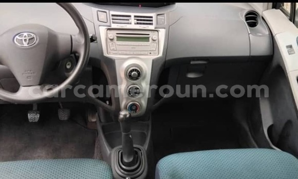 Sayi Na hannu Toyota Yaris Azurfa Mota in Douala a Ƙasar Kamaru Sayi Na hannu Toyota Yaris Azurfa Mota in Douala a Ƙasar Kamaru
