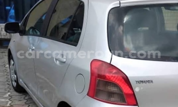 Sayi Na hannu Toyota Yaris Azurfa Mota in Douala a Ƙasar Kamaru Sayi Na hannu Toyota Yaris Azurfa Mota in Douala a Ƙasar Kamaru
