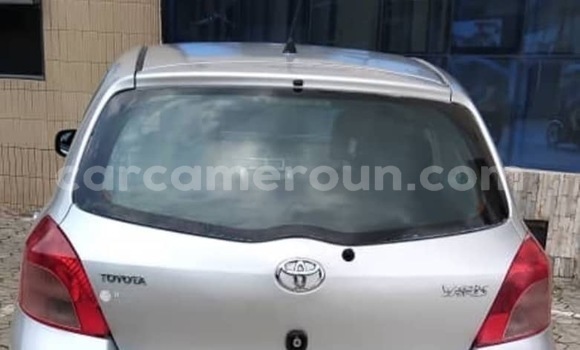 Sayi Na hannu Toyota Yaris Azurfa Mota in Douala a Ƙasar Kamaru Sayi Na hannu Toyota Yaris Azurfa Mota in Douala a Ƙasar Kamaru