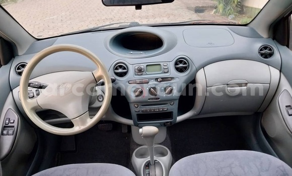 Sayi Na hannu Toyota Yaris Azurfa Mota in Douala a Ƙasar Kamaru Sayi Na hannu Toyota Yaris Azurfa Mota in Douala a Ƙasar Kamaru