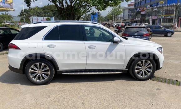 Sayi Na hannu Mercedes‒Benz GLE White Mota in Douala a Ƙasar Kamaru