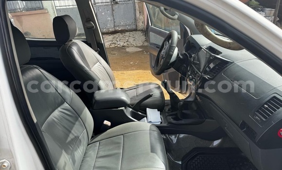 Buy Used Toyota Hilux White Car in Douala in Littoral Cameroon Buy Used Toyota Hilux White Car in Douala in Littoral Cameroon
