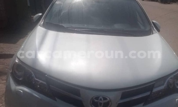 Acheter Occasion Voiture Toyota RAV4 Blanc à Douala, Littoral Cameroon