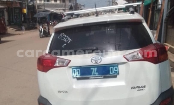 Sayi Na hannu Toyota RAV4 White Mota in Douala a Ƙasar Kamaru Sayi Na hannu Toyota RAV4 White Mota in Douala a Ƙasar Kamaru