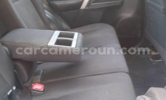 Sayi Na hannu Toyota RAV4 White Mota in Douala a Ƙasar Kamaru Sayi Na hannu Toyota RAV4 White Mota in Douala a Ƙasar Kamaru