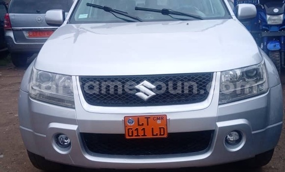 Sayi Na hannu Suzuki Grand Vitara Azurfa Mota in Douala a Ƙasar Kamaru