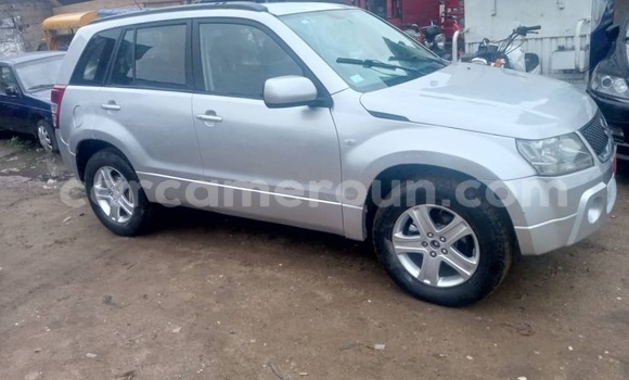 Sayi Na hannu Suzuki Grand Vitara Azurfa Mota in Douala a Ƙasar Kamaru Sayi Na hannu Suzuki Grand Vitara Azurfa Mota in Douala a Ƙasar Kamaru