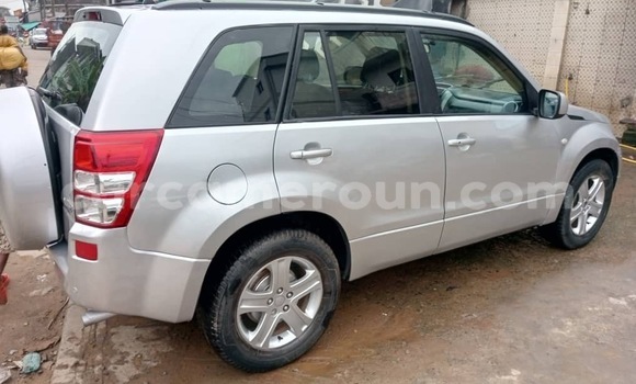 Sayi Na hannu Suzuki Grand Vitara Azurfa Mota in Douala a Ƙasar Kamaru Sayi Na hannu Suzuki Grand Vitara Azurfa Mota in Douala a Ƙasar Kamaru