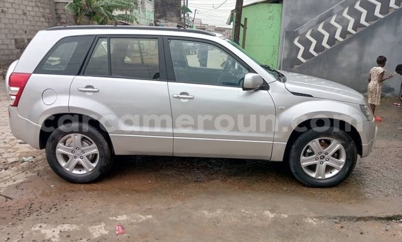 Sayi Na hannu Suzuki Grand Vitara Azurfa Mota in Douala a Ƙasar Kamaru Sayi Na hannu Suzuki Grand Vitara Azurfa Mota in Douala a Ƙasar Kamaru