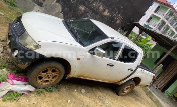 Buy Used Mitsubishi L200 White Car in Douala in Littoral Cameroon Buy Used Mitsubishi L200 White Car in Douala in Littoral Cameroon
