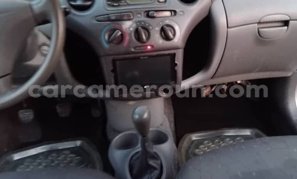 Sayi Na hannu Toyota Yaris Azurfa Mota in Douala a Ƙasar Kamaru Sayi Na hannu Toyota Yaris Azurfa Mota in Douala a Ƙasar Kamaru