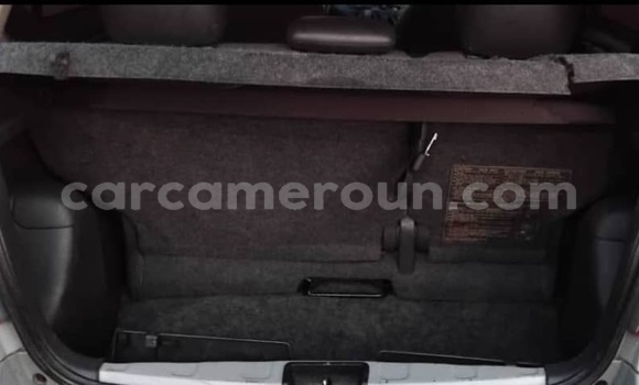 Sayi Na hannu Toyota Yaris Azurfa Mota in Douala a Ƙasar Kamaru Sayi Na hannu Toyota Yaris Azurfa Mota in Douala a Ƙasar Kamaru