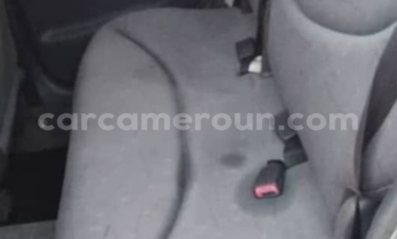 Sayi Na hannu Toyota Yaris Azurfa Mota in Douala a Ƙasar Kamaru Sayi Na hannu Toyota Yaris Azurfa Mota in Douala a Ƙasar Kamaru