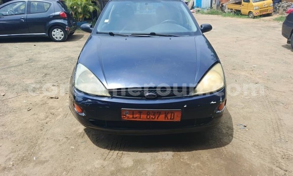 Sayi Na hannu Ford Focus Blue Mota in Douala a Ƙasar Kamaru