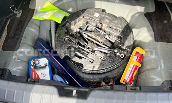 Sayi Na hannu Hyundai Grandeur Black Mota in Douala a Ƙasar Kamaru Sayi Na hannu Hyundai Grandeur Black Mota in Douala a Ƙasar Kamaru