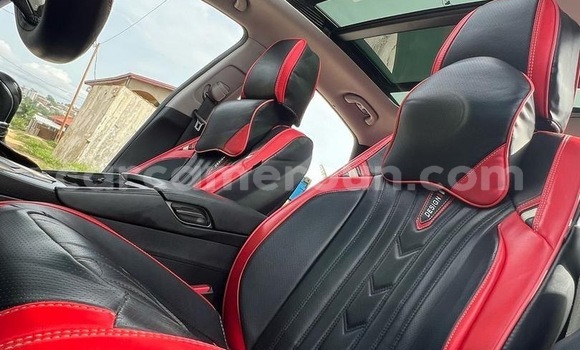 Sayi Na hannu Hyundai Grandeur Black Mota in Douala a Ƙasar Kamaru Sayi Na hannu Hyundai Grandeur Black Mota in Douala a Ƙasar Kamaru