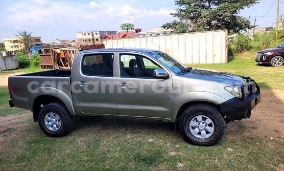 Buy Used Toyota Hilux Silver Car in Douala in Littoral Cameroon Buy Used Toyota Hilux Silver Car in Douala in Littoral Cameroon