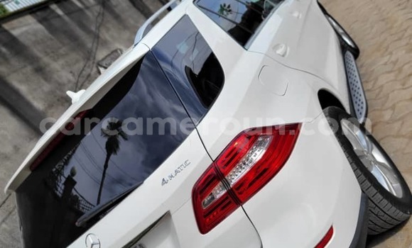 Sayi Na hannu Mercedes‒Benz ML–Class White Mota in Douala a Ƙasar Kamaru