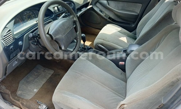 Sayi Na hannu Toyota Camry Blue Mota in Douala a Ƙasar Kamaru Sayi Na hannu Toyota Camry Blue Mota in Douala a Ƙasar Kamaru