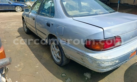 Sayi Na hannu Toyota Camry Blue Mota in Douala a Ƙasar Kamaru Sayi Na hannu Toyota Camry Blue Mota in Douala a Ƙasar Kamaru