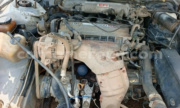 Sayi Na hannu Toyota Camry Blue Mota in Douala a Ƙasar Kamaru Sayi Na hannu Toyota Camry Blue Mota in Douala a Ƙasar Kamaru