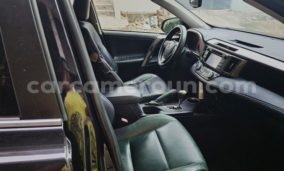 Sayi Na hannu Toyota RAV4 Black Mota in Douala a Ƙasar Kamaru Sayi Na hannu Toyota RAV4 Black Mota in Douala a Ƙasar Kamaru