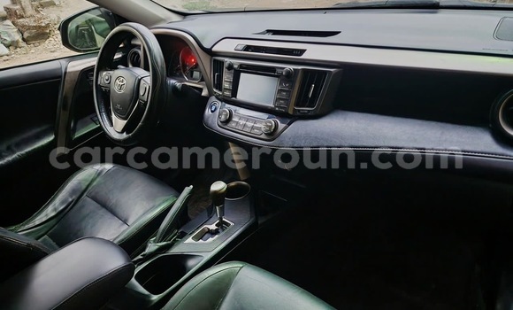 Sayi Na hannu Toyota RAV4 Black Mota in Douala a Ƙasar Kamaru Sayi Na hannu Toyota RAV4 Black Mota in Douala a Ƙasar Kamaru