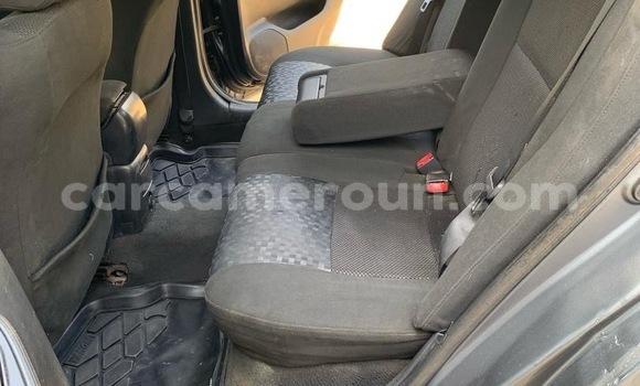 Sayi Na hannu Toyota Avensis Azurfa Mota in Douala a Ƙasar Kamaru Sayi Na hannu Toyota Avensis Azurfa Mota in Douala a Ƙasar Kamaru