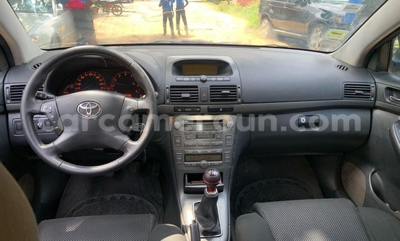 Sayi Na hannu Toyota Avensis Azurfa Mota in Douala a Ƙasar Kamaru Sayi Na hannu Toyota Avensis Azurfa Mota in Douala a Ƙasar Kamaru