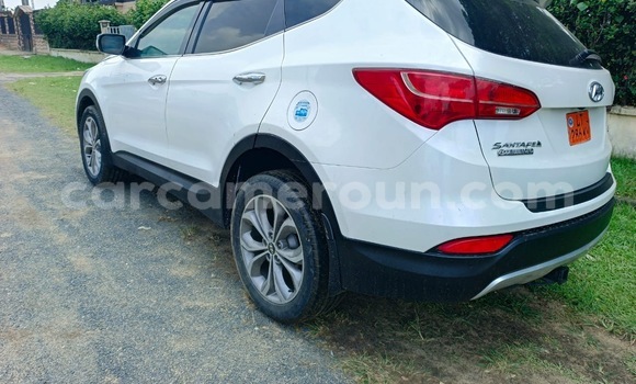 Sayi Na hannu Hyundai Santa Fe White Mota in Douala a Ƙasar Kamaru Sayi Na hannu Hyundai Santa Fe White Mota in Douala a Ƙasar Kamaru