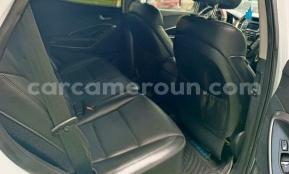 Sayi Na hannu Hyundai Santa Fe White Mota in Douala a Ƙasar Kamaru Sayi Na hannu Hyundai Santa Fe White Mota in Douala a Ƙasar Kamaru