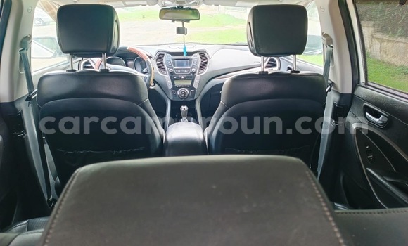 Sayi Na hannu Hyundai Santa Fe White Mota in Douala a Ƙasar Kamaru Sayi Na hannu Hyundai Santa Fe White Mota in Douala a Ƙasar Kamaru