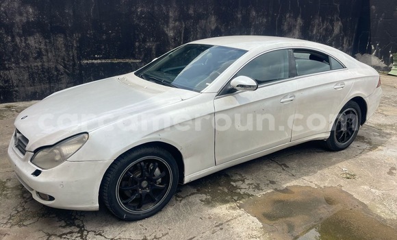Sayi Na hannu Mercedes‒Benz CLS-klasse White Mota in Douala a Ƙasar Kamaru Sayi Na hannu Mercedes‒Benz CLS-klasse White Mota in Douala a Ƙasar Kamaru